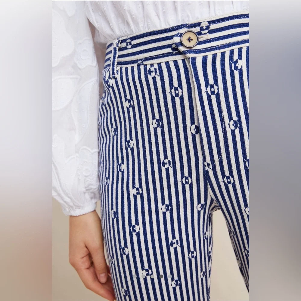 Anthropologie. Essential Slim Trouser. Blue & White Striped Floral. Size 8.